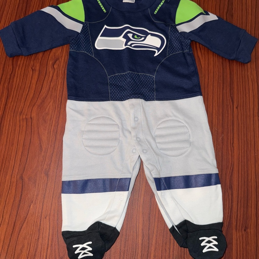 NFL Seattle Seahawks Infant Footed Onesie - Navy, Gray, and Green